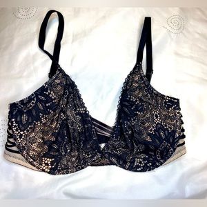 Victoria’s Secret Bra 32DDD Very Sexy Unlined Plunge